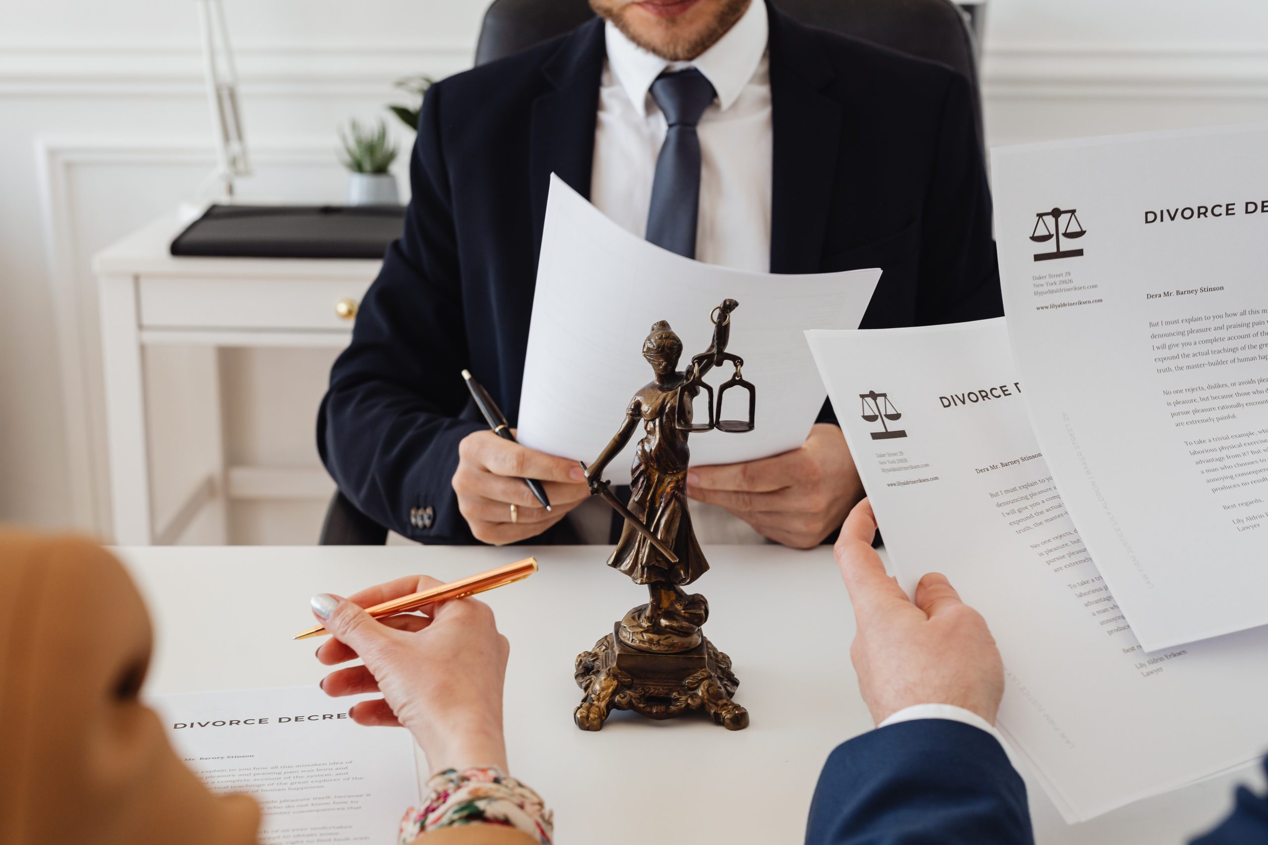 Comment bien choisir son avocat pour un divorce ?