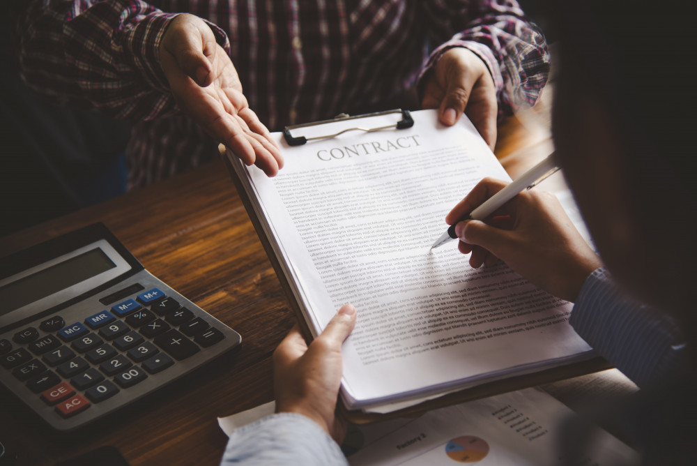 Caractéristiques et qualification du contrat de travail : une analyse approfondie