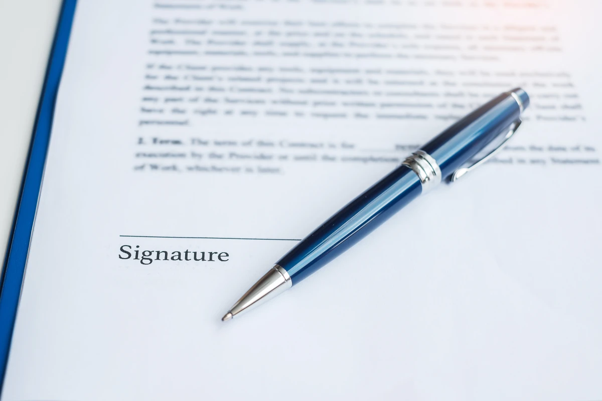 Le Dol en Droit des Contrats : Analyse et Éléments Constitutifs