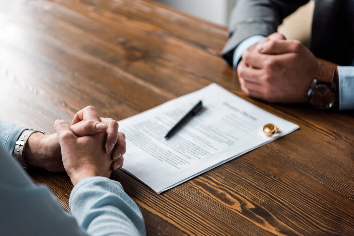 Divorce et pensions alimentaires : Guide complet pour une gestion sereine